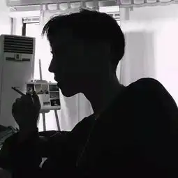 情侣头像我会抱着你同舟共苦

