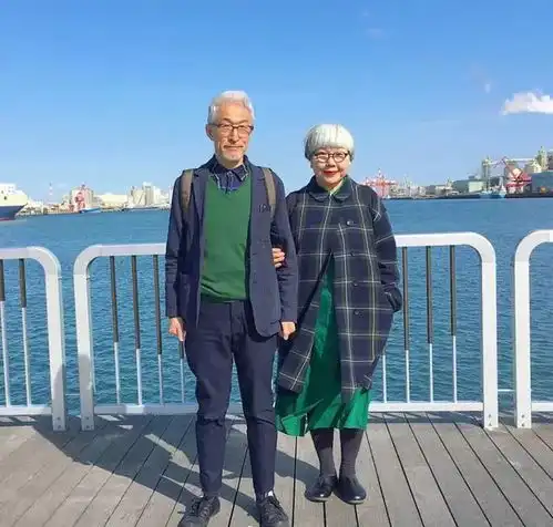 没有了阚清子or倪妮的情侣街拍,还有这对ins红人的情侣搭配范本
