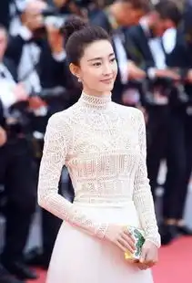 戛纳红毯再现抢镜狂魔,水原希子走了9分钟,最后被尴尬请走
