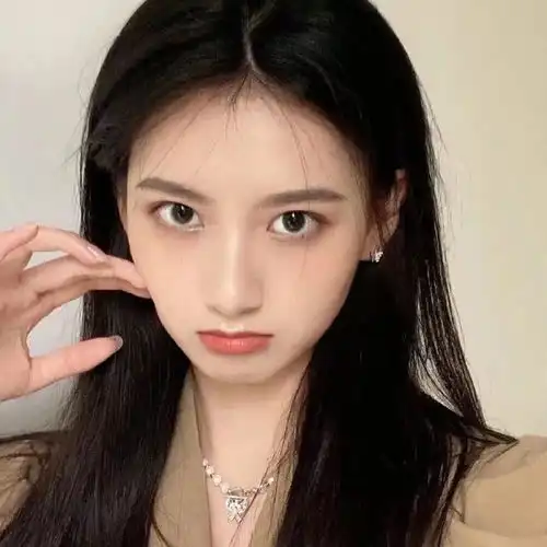 一些简单干净的女生头像
