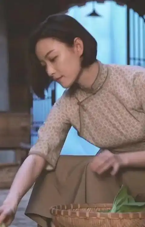 倪妮新剧穿旗袍扮民国女学生,素颜短发仍惊艳,显得意外好看
