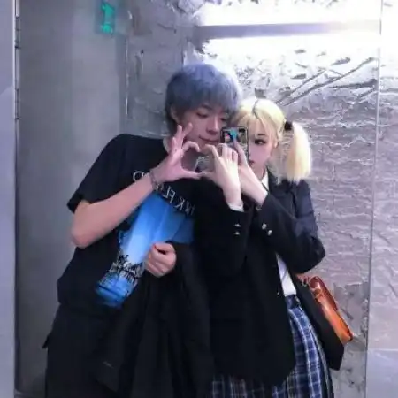 韩版情头像情侣两张爱情使人忘记时间
