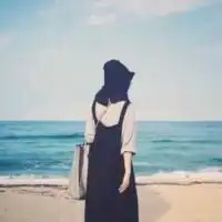 喝酒女孩的背影图片微信头像图片大全
