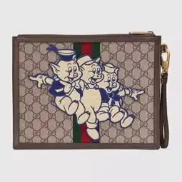 哈哈哈,lvgucci纪梵希果然没能放过猪,丑瞎了
