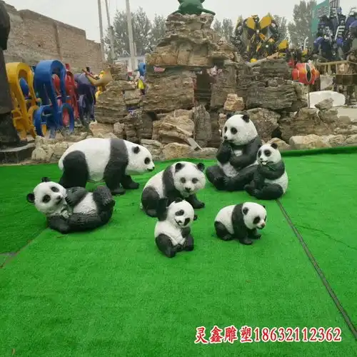 玻璃钢卡通功夫熊猫雕塑洛阳玻璃钢熊猫雕塑制作厂家
