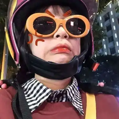 苏沫独一无二的搞怪女生头像
