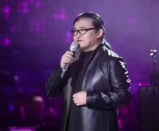 刘欢身患重病不死癌症引人担心,暴瘦后现身,白发让人心痛
