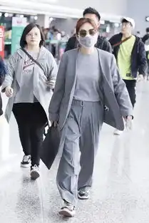 小个子ella和190cm富豪老公走机场,夫妻差28cm,情侣阔腿裤抢镜
