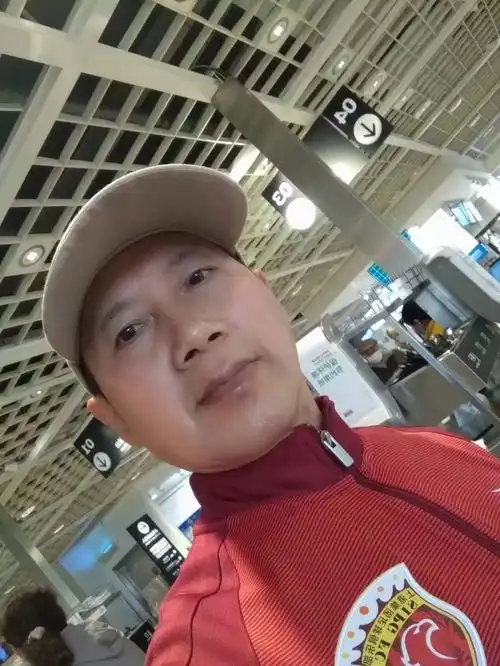 半朵人物专访殷博义用文字激励人生,憧憬未来
