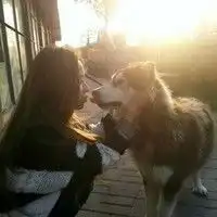 非主流静态女头像离开的时候会难过
