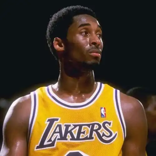 nba球星季后赛首秀都是啥样詹姆斯斩获三双,科比只打一分钟
