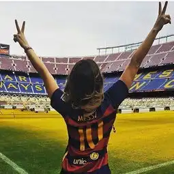 巴萨女球迷背影合集新浪图片
