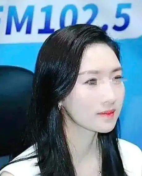 别说黄院长,哪个男人经得住这种考验汕头王女士真人确实很漂亮
