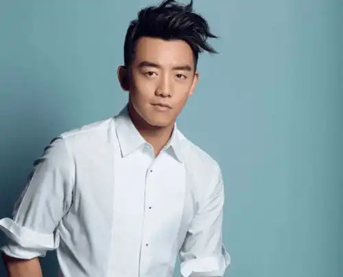 郑凯深情献唱,与妻子感情深厚,网友却说他是渣男
