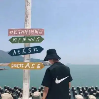 你双眼纯净如星乖巧萌系小萝莉头
