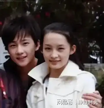 19岁的杨洋和20岁的李沁罕见合影曝光,青涩而纯真
