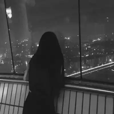 情侣头像黑白系最新版高冷气质情侣黑白头像一男一女
