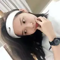 短发女孩奔跑背影图片微信头像图片大全
