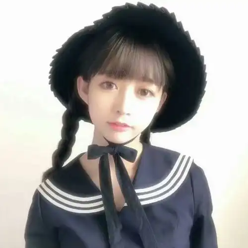 穿校服的姐妹花
