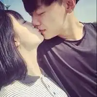 情侣接吻头像
