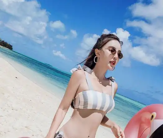 比基尼泳衣小姐姐,非常好看,优美的身体曲线
