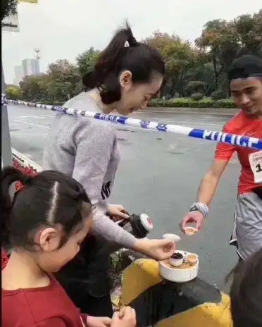 喜欢绫波丽的男人脆弱还有恋母情结哈哈哈哈哈什么沙雕剧啊
