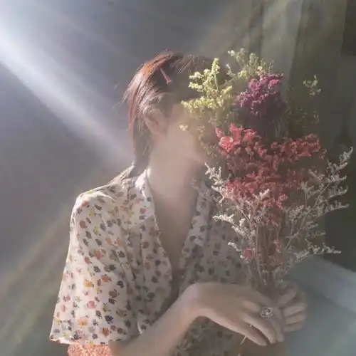 ins小众优质小姐姐头像
