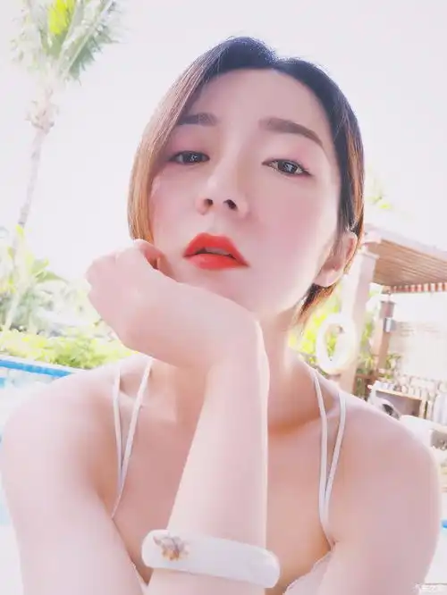 长腿美女三亚保时捷自驾游攻略
