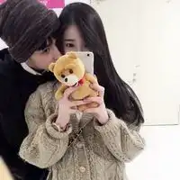 qq唯美情侣恩爱头像一对我想知道你说的爱我
