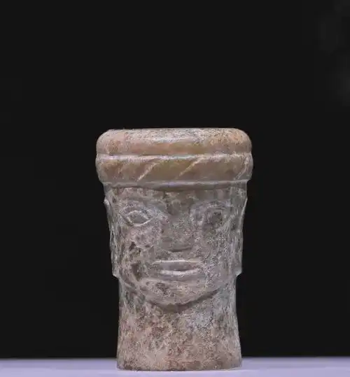 今天中华第一凤亮相玉器大展
