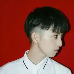 跪求此图片背景谢谢
