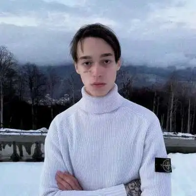 真人版浪漫乖巧情人头像
