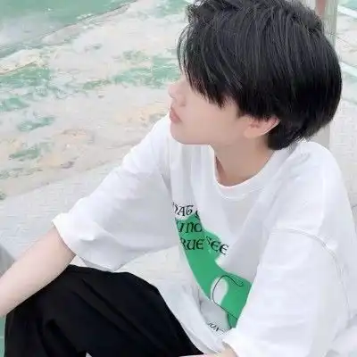 ins高冷酷的男生头像
