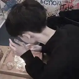 冷酷风格冰冷的让人害怕的男生头像
