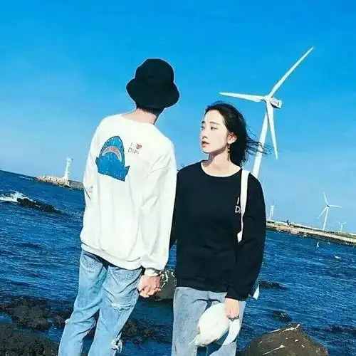 情侣头像看着你傻傻的样子我就爱不释手
