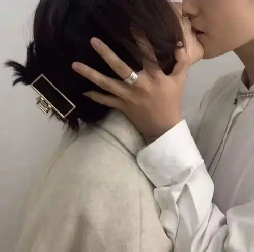 女人有这5种表现,正在偷偷喜欢你
