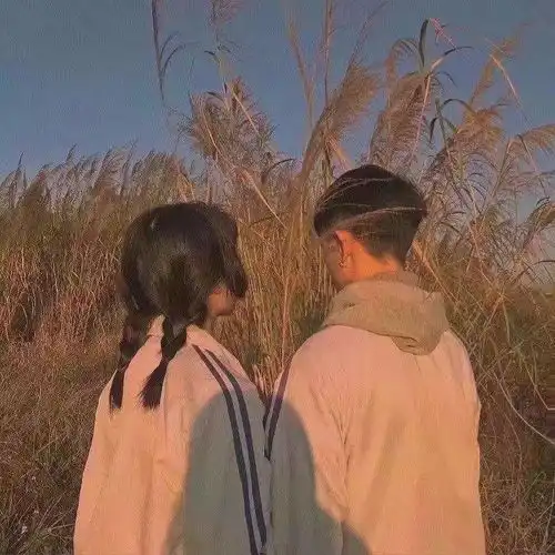 情侣头像但遗憾的是两个不能在一起的人偏偏相遇
