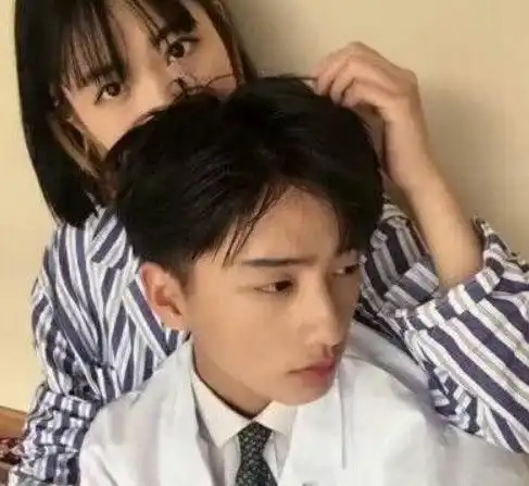 女生总这样回复你,早就拿你当备胎了,大猪蹄子醒醒吧
