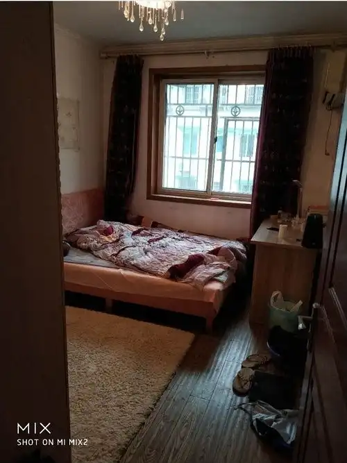 凤起路地铁口附近,孩儿巷白泽弄小区次卧转租
