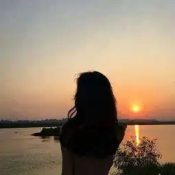 2018最新长发女生背影头像唯美好看时间治好的全是皮外伤
