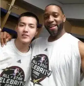 中国名人与nba球星合影刘烨比科比还高
