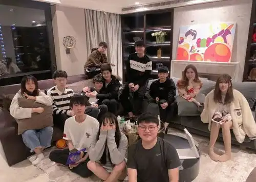 严君泽诉苦乌兹打人太厉害,拳击上瘾每天给他2拳寝室uzi是真的
