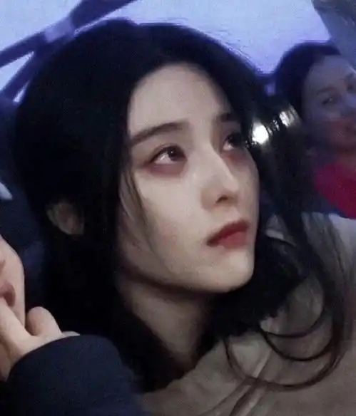 有什么好看的真人头像
