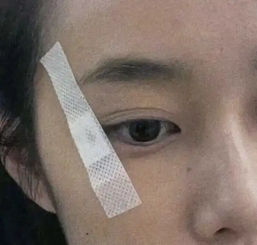 有没有什么性冷淡风的情侣头像
