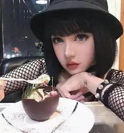 来自中国的真人版芭比娃娃,随时误以为是洋娃娃

