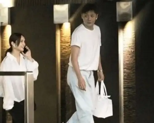 双喜临门李荣浩杨丞琳情侣装逛街,港媒曝二人将在10月举办婚礼
