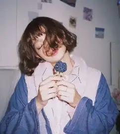 你女朋友是有多丑,怎么从没见你发朋友圈
