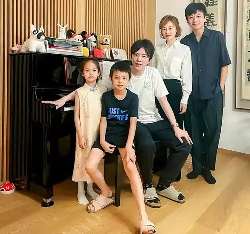 孙俪晒照庆象牙婚,手持结婚证表白邓超,夫妻合体自拍甜到齁
