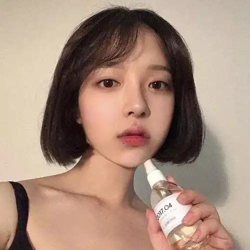 写歌的人在写他的故事听歌的人在回忆往事

