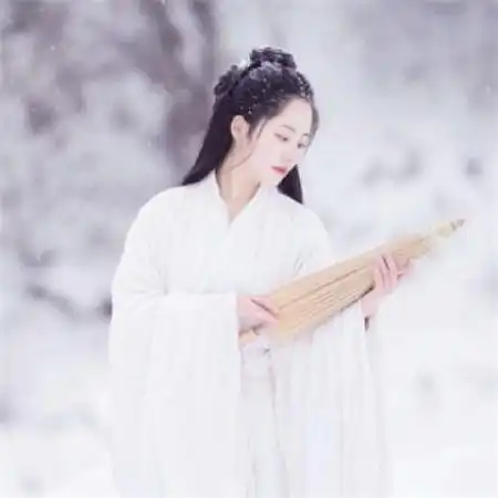 好看的微信古风头像女,手拿桃花冷艳无比
